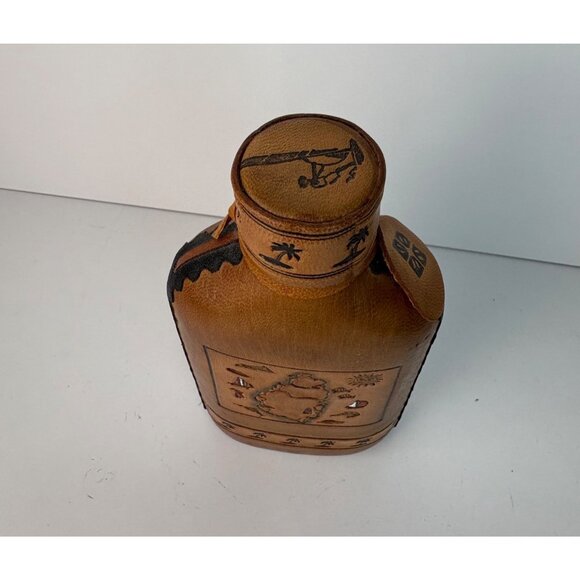 St. Lucia Pitons Leather Wrapped Flask Souvenir Caribbean - Picture 4 of 7